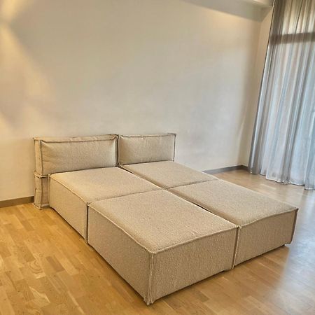 Metro Apartment Ереван Екстериор снимка