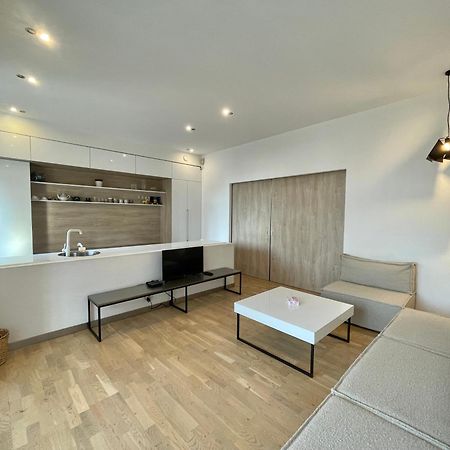 Metro Apartment Ереван Екстериор снимка