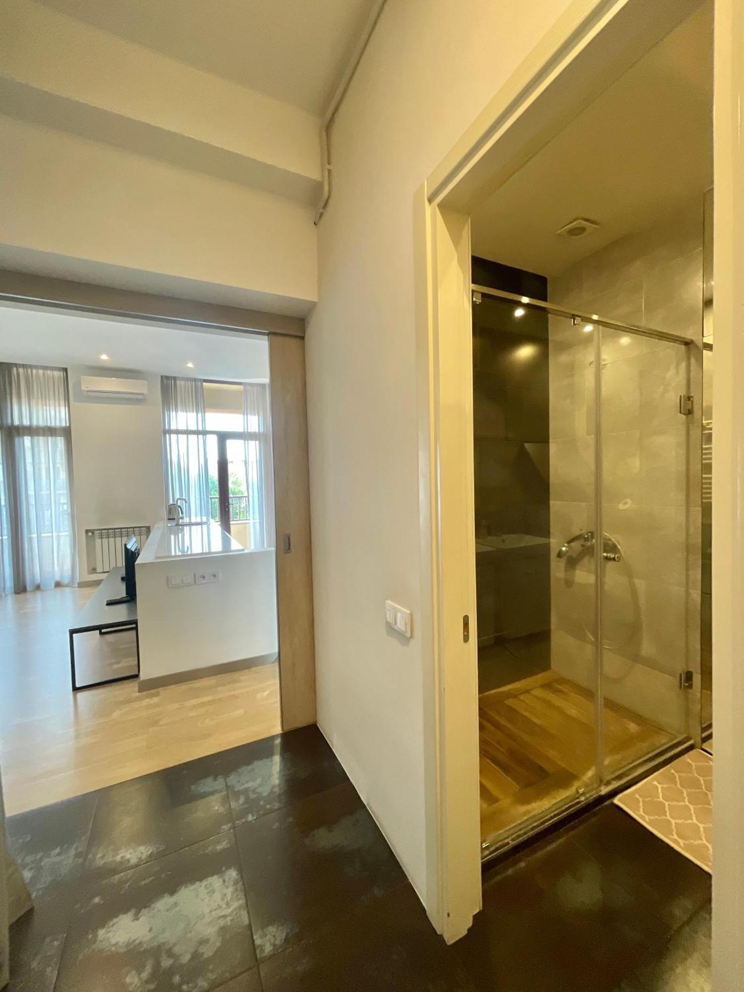 Metro Apartment Ереван Екстериор снимка