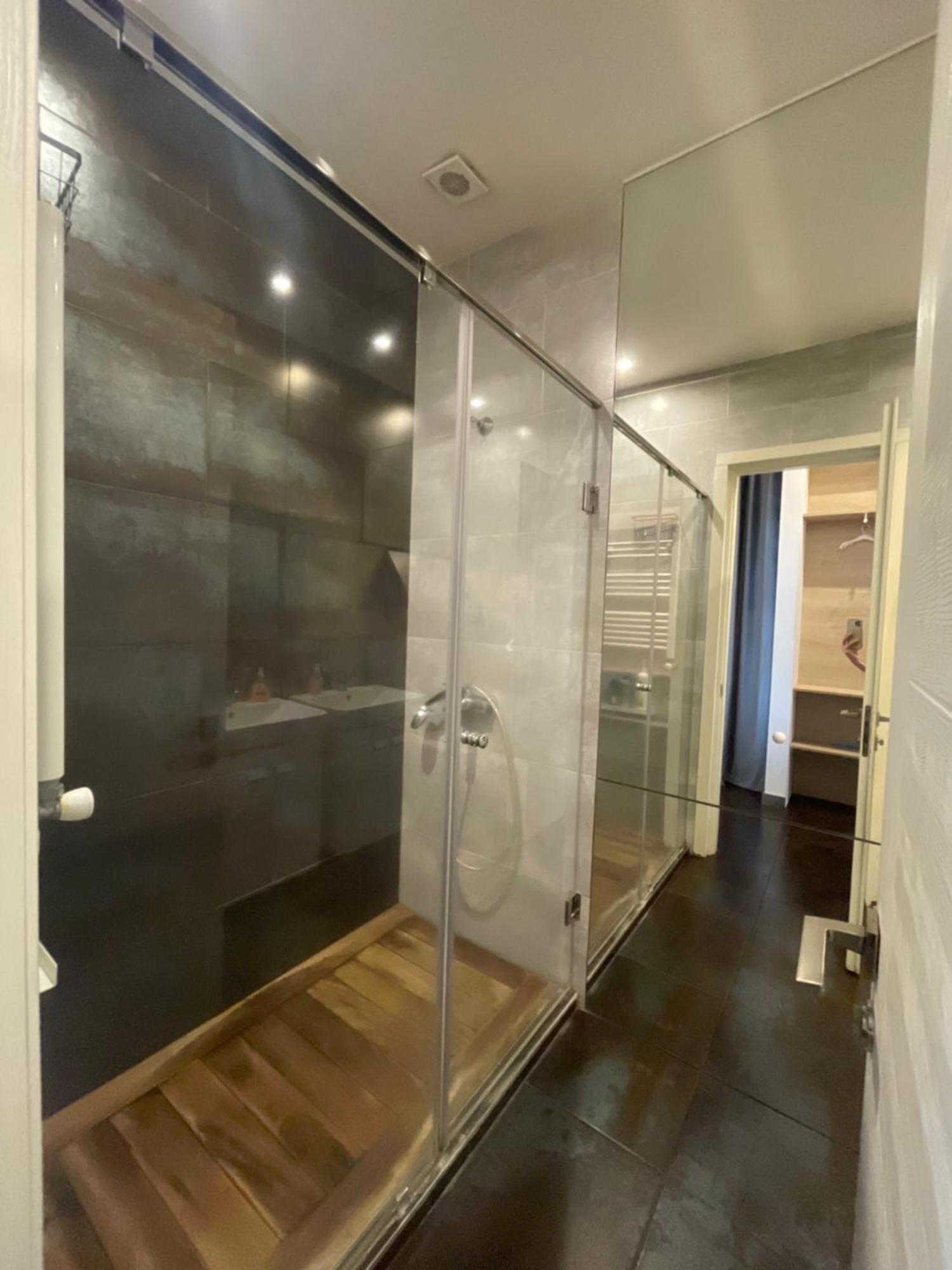 Metro Apartment Ереван Екстериор снимка