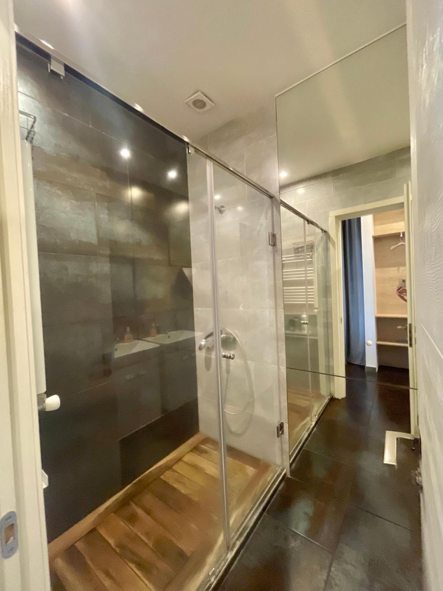 Metro Apartment Ереван Екстериор снимка