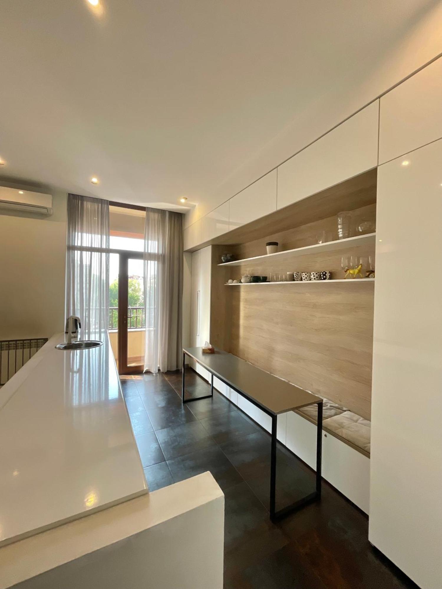 Metro Apartment Ереван Екстериор снимка