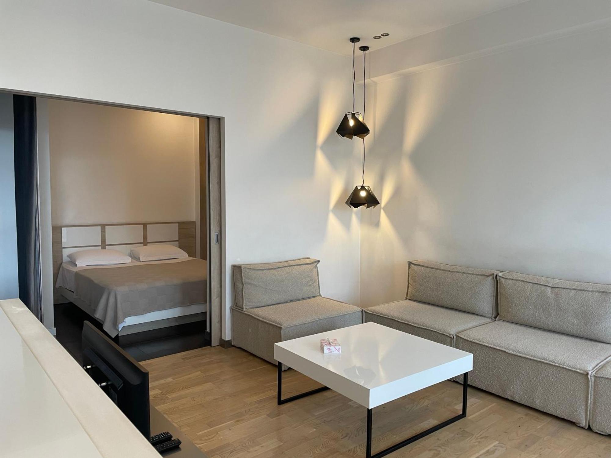 Metro Apartment Ереван Екстериор снимка