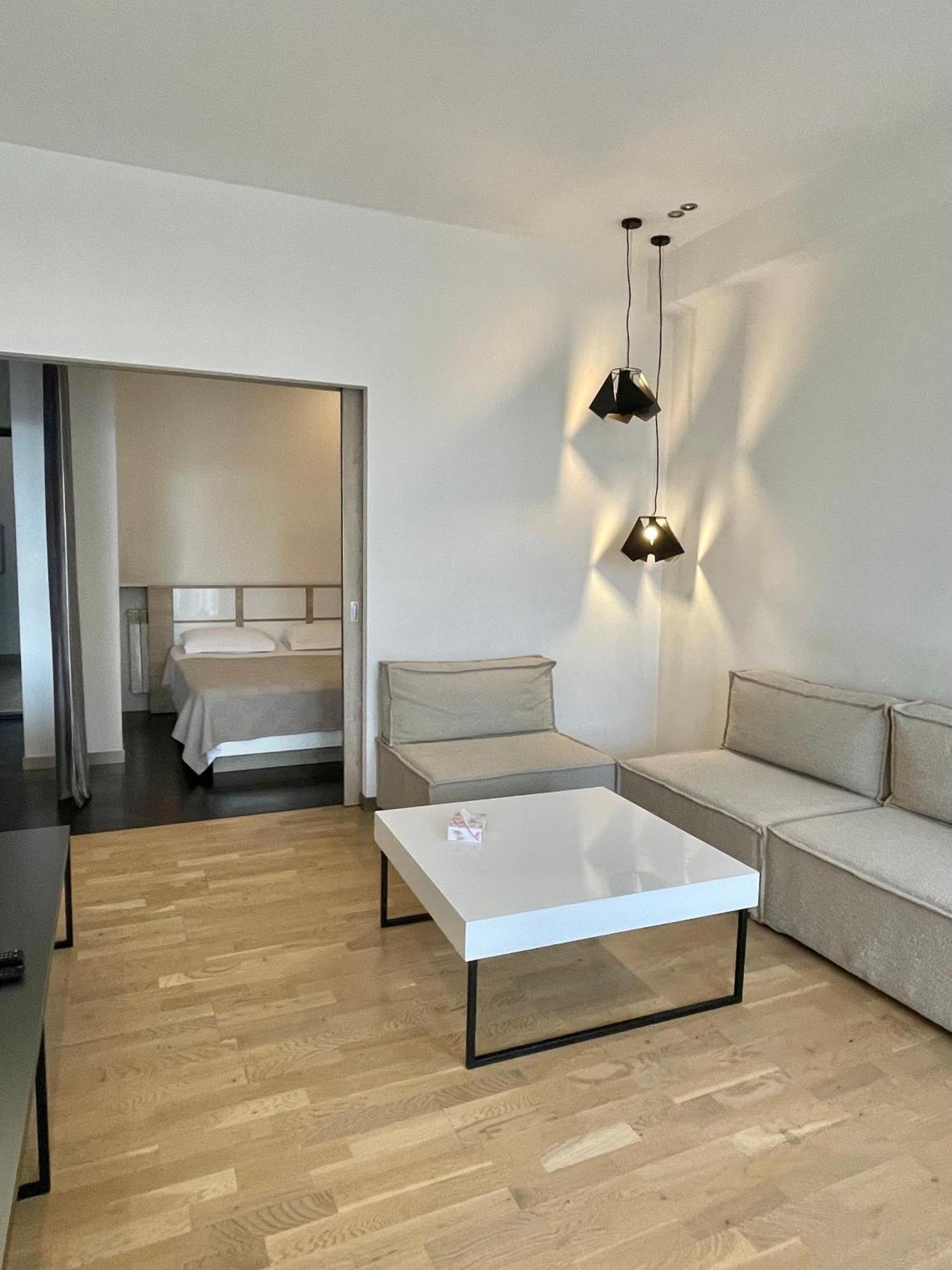 Metro Apartment Ереван Екстериор снимка
