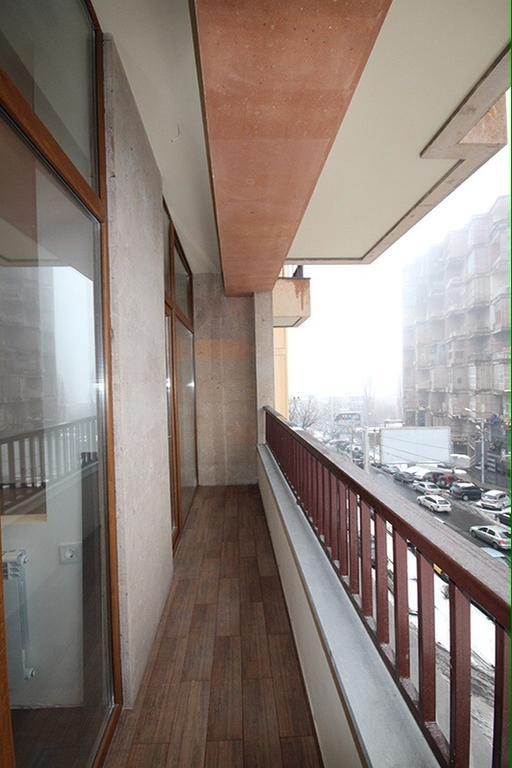 Metro Apartment Ереван Екстериор снимка