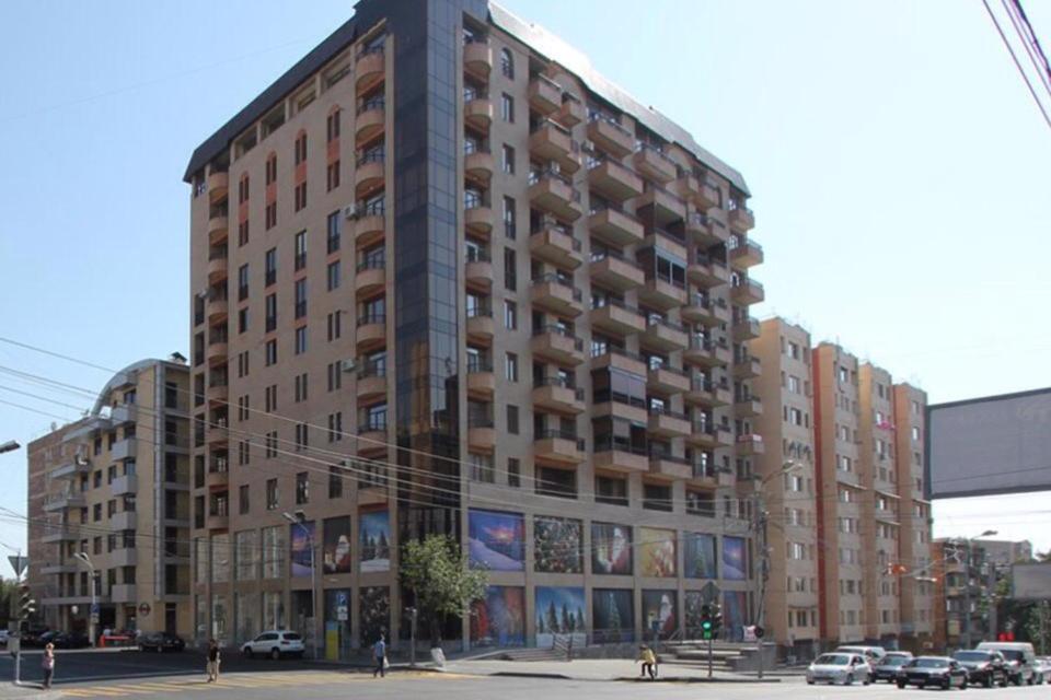 Metro Apartment Ереван Екстериор снимка
